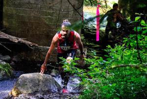 Quelques heures avant moi, des concurrents du 38 km sortent du tunnel sous la 329