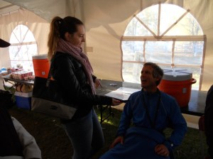 En entrevue avec le Journal de Mourial. Tout ce qui me venait en tête à ce moment: "Essaie de répondre autre chose que Oui ou Non et surtout, arrange-toi pour être compréhensible !". Le photographe est partie 10 minutes avant mon arrivée. Les articles sont ici.